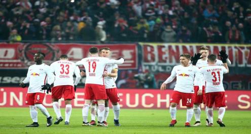 لايبزج يعبر هامبورج بثلاثية ويتأهل لأول مرة في تاريخه لنهائي كأس ألمانيا 